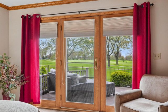7402 Twin Oaks COURT, Franklin, WI 53132
