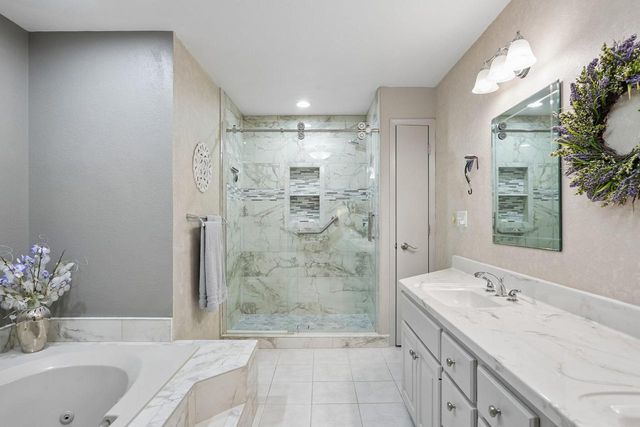 7402 Twin Oaks COURT, Franklin, WI 53132