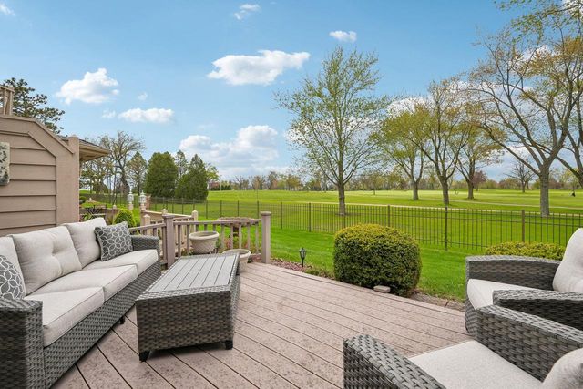 7402 Twin Oaks COURT, Franklin, WI 53132