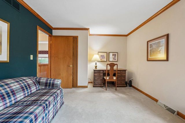 7402 Twin Oaks COURT, Franklin, WI 53132
