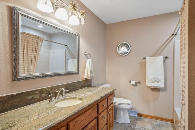 7402 Twin Oaks COURT, Franklin, WI 53132