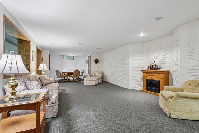 7402 Twin Oaks COURT, Franklin, WI 53132