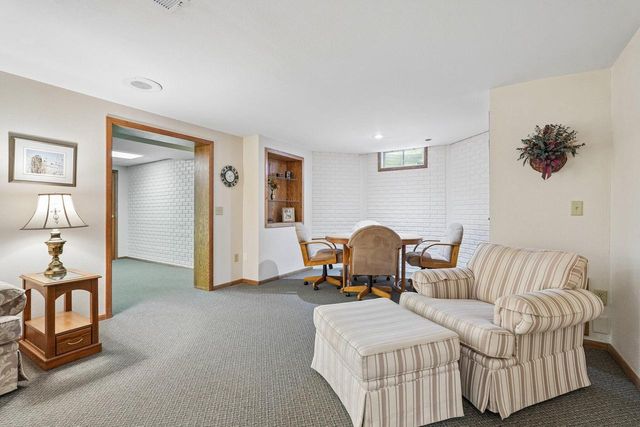 7402 Twin Oaks COURT, Franklin, WI 53132