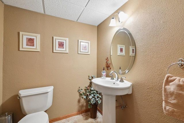 7402 Twin Oaks COURT, Franklin, WI 53132