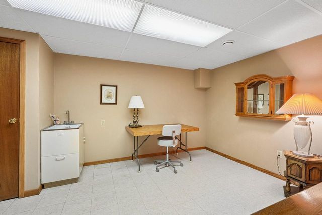 7402 Twin Oaks COURT, Franklin, WI 53132