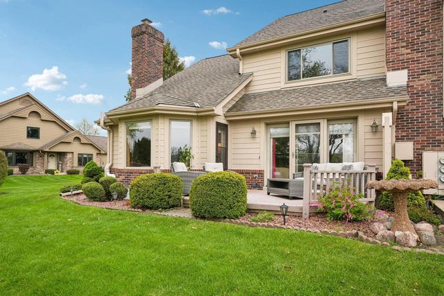 7402 Twin Oaks COURT, Franklin, WI 53132