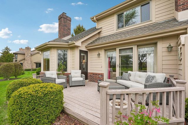 7402 Twin Oaks COURT, Franklin, WI 53132