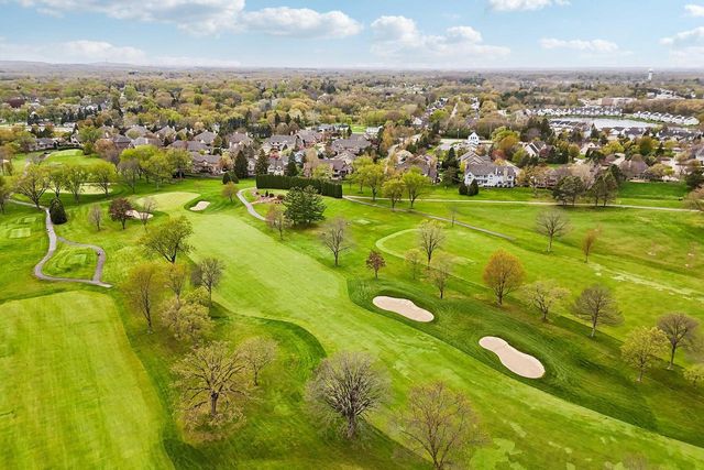 7402 Twin Oaks COURT, Franklin, WI 53132