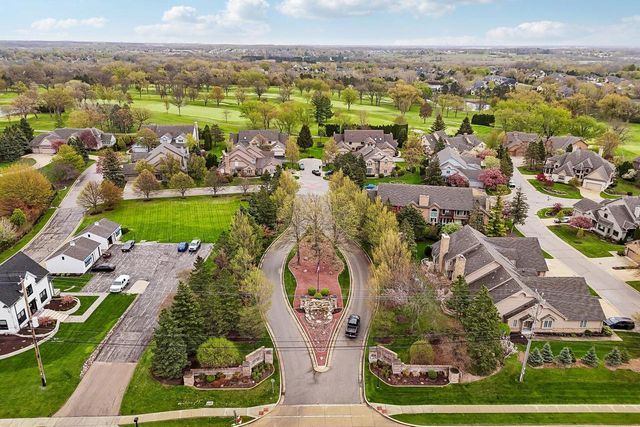 7402 Twin Oaks COURT, Franklin, WI 53132
