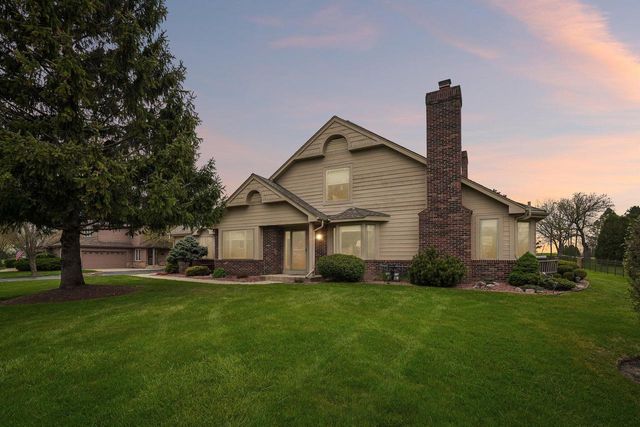 7402 Twin Oaks COURT, Franklin, WI 53132