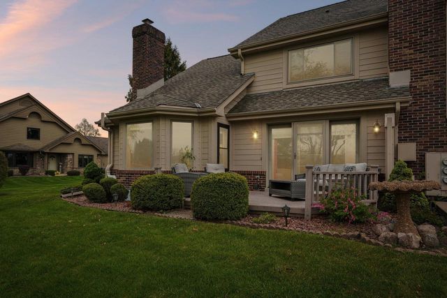 7402 Twin Oaks COURT, Franklin, WI 53132