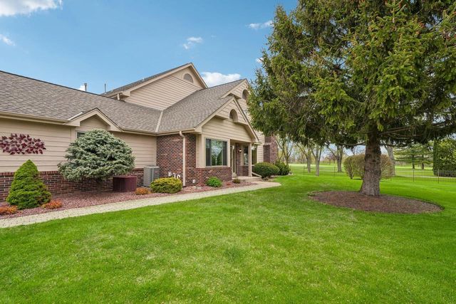 7402 Twin Oaks COURT, Franklin, WI 53132
