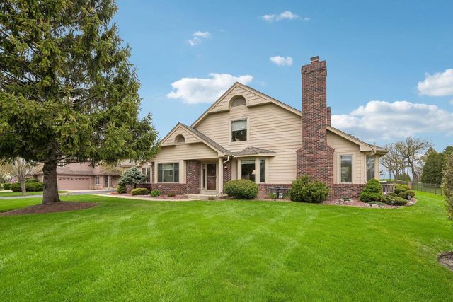 7402 Twin Oaks COURT, Franklin, WI 53132