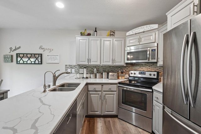 7402 Twin Oaks COURT, Franklin, WI 53132