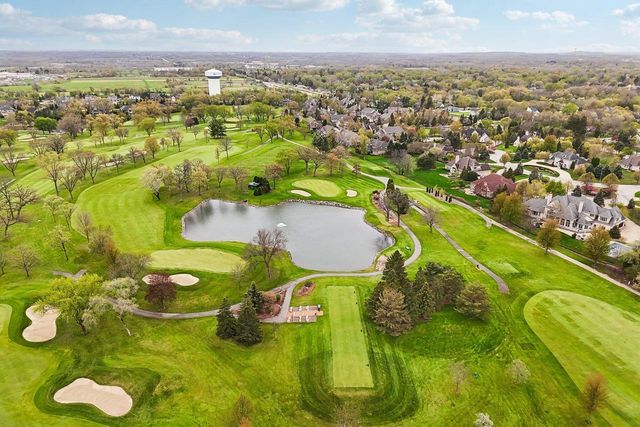 7402 Twin Oaks COURT, Franklin, WI 53132