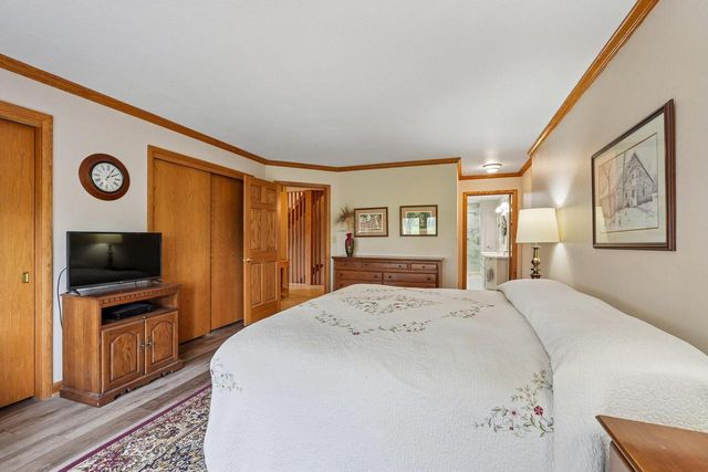 7402 Twin Oaks COURT, Franklin, WI 53132