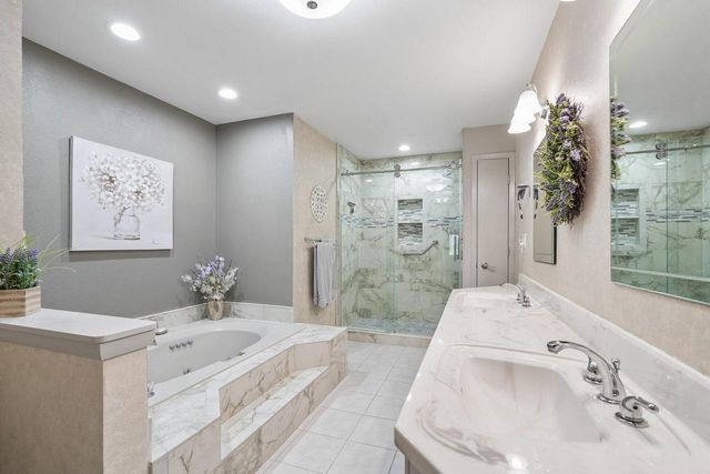 7402 Twin Oaks COURT, Franklin, WI 53132
