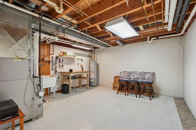 7402 Twin Oaks COURT, Franklin, WI 53132