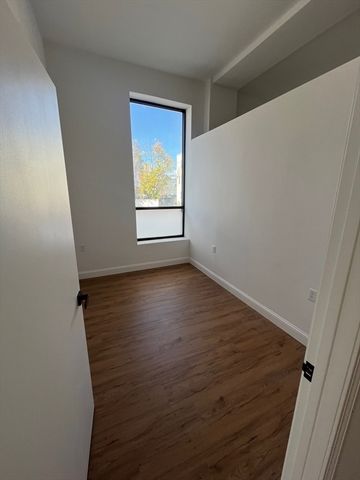 2 Neponset Ave C-1, Boston, MA 02122