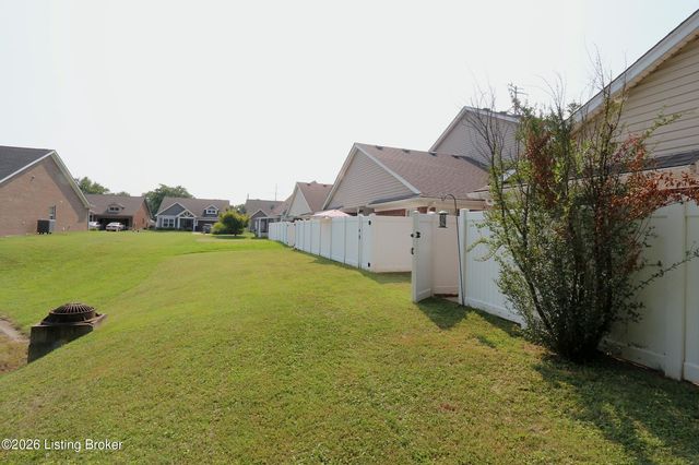 1454 Blackiston View Dr, Clarksville, IN 47129