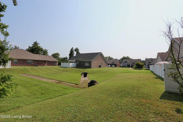 1454 Blackiston View Dr, Clarksville, IN 47129