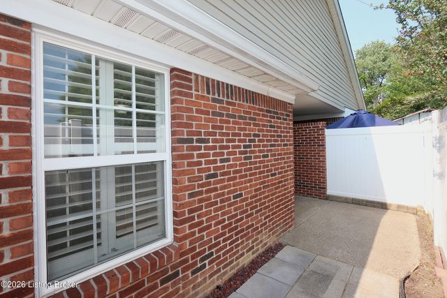 1454 Blackiston View Dr, Clarksville, IN 47129