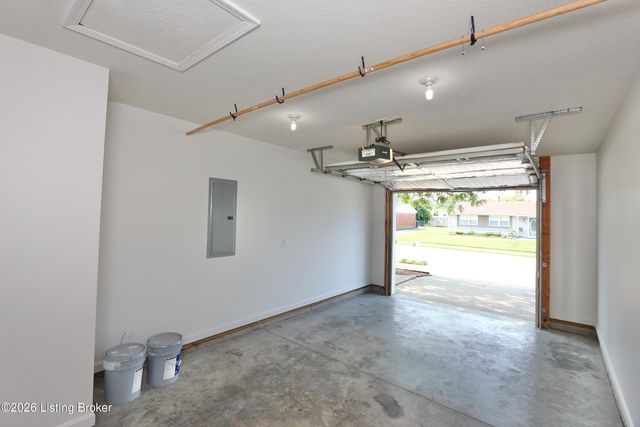 1454 Blackiston View Dr, Clarksville, IN 47129