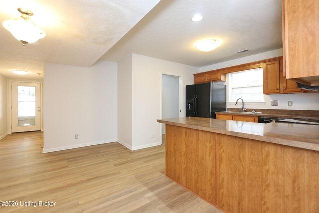 1454 Blackiston View Dr, Clarksville, IN 47129