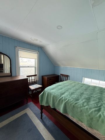 83 Bay St, Hull, MA 02045
