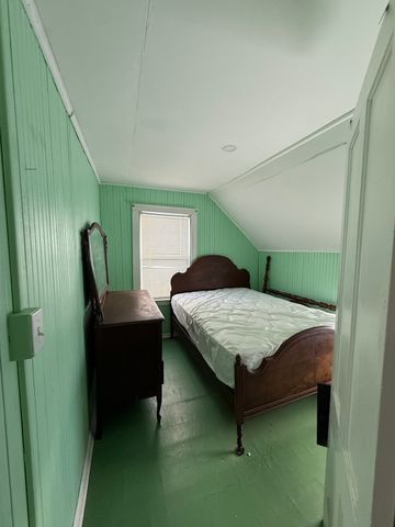 83 Bay St, Hull, MA 02045