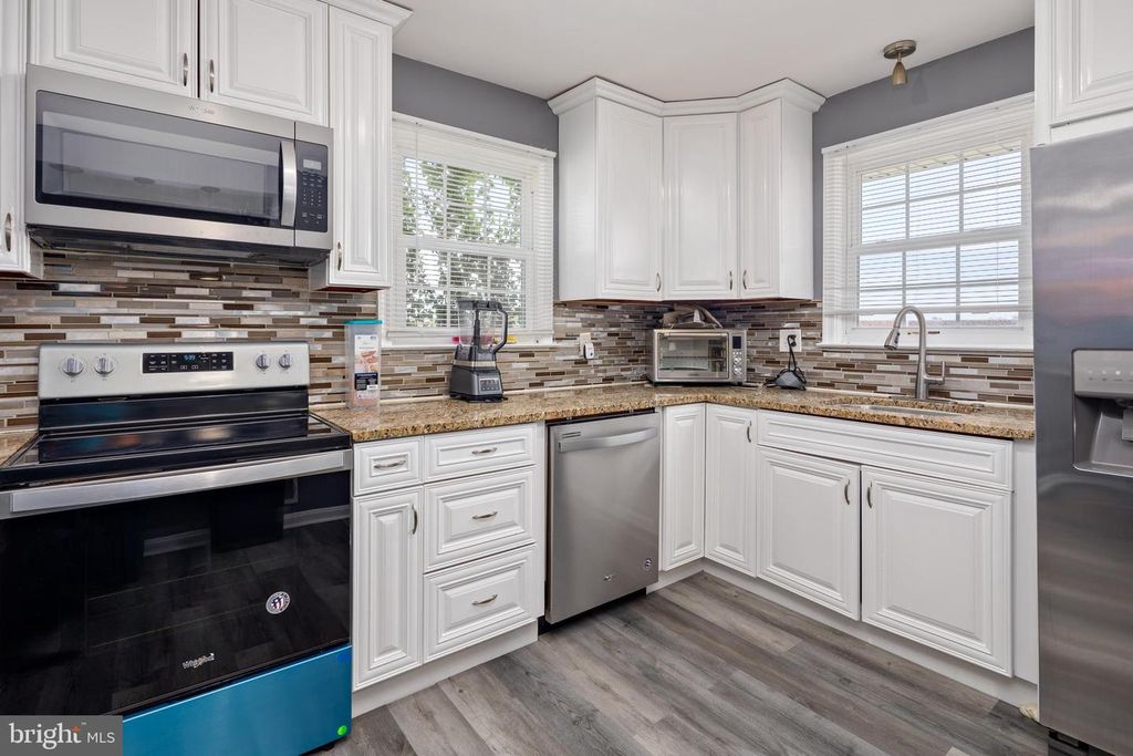 Image 11 of property listing at 111 DELREY AVE, Catonsville, MD 21228