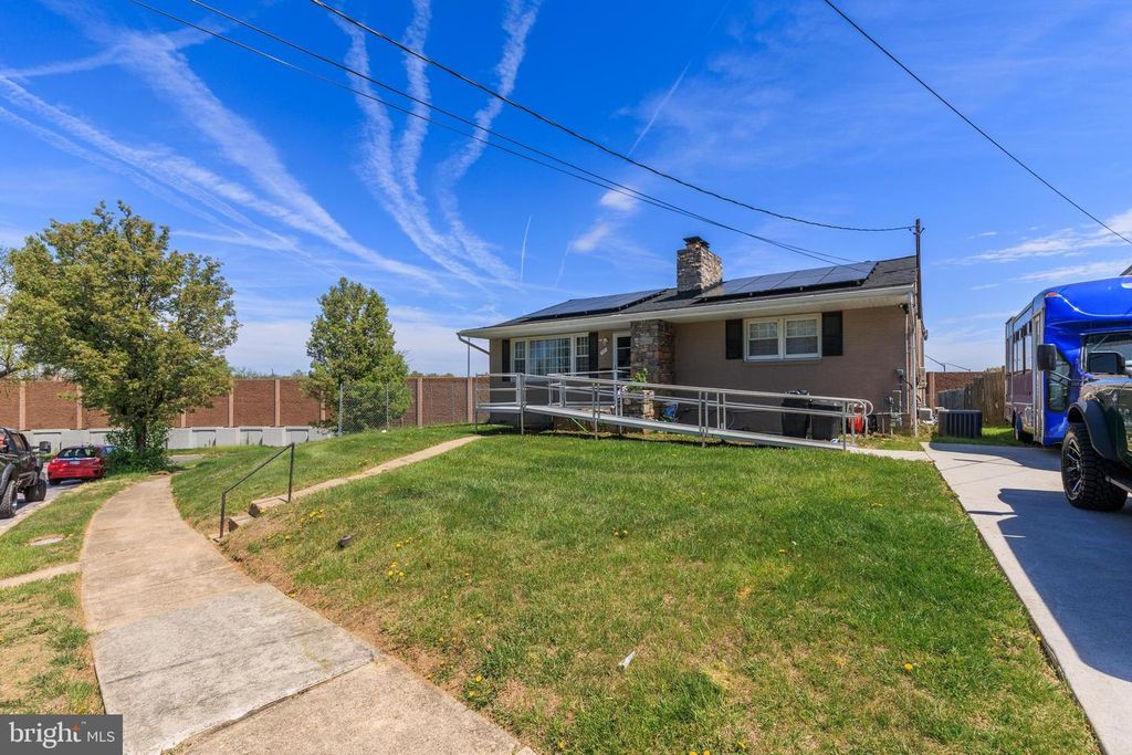 Image 4 of property listing at 111 DELREY AVE, Catonsville, MD 21228