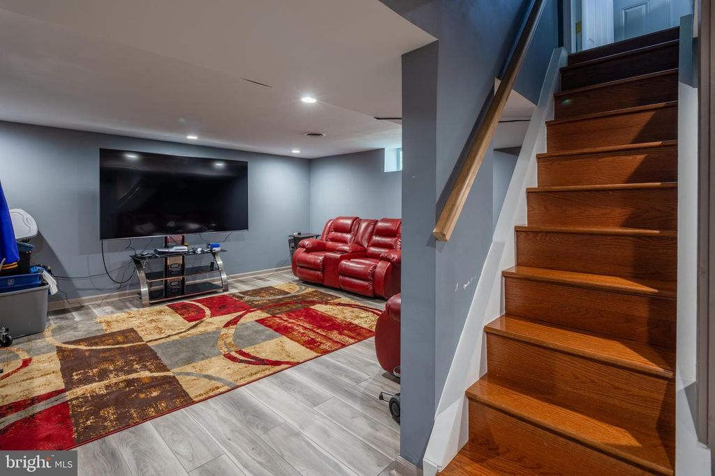 Image 8 of property listing at 111 DELREY AVE, Catonsville, MD 21228