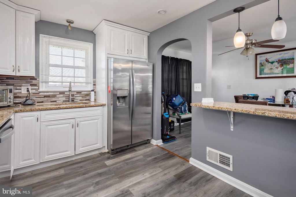 Image 9 of property listing at 111 DELREY AVE, Catonsville, MD 21228