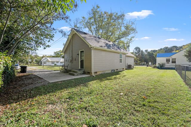 202 S COLLINS STREET, Tullahoma, TN 37388