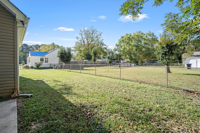 202 S COLLINS STREET, Tullahoma, TN 37388