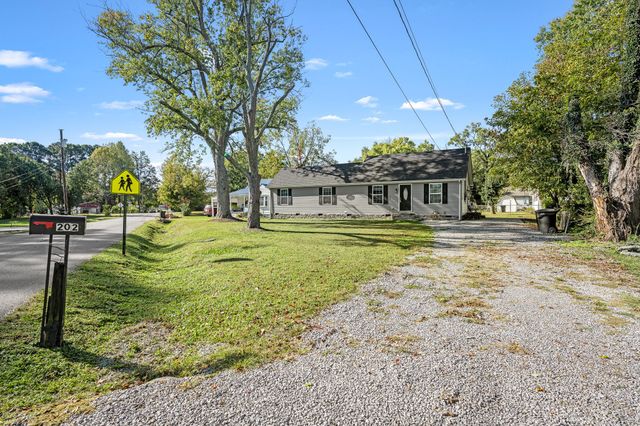 202 S COLLINS STREET, Tullahoma, TN 37388