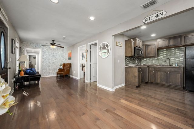 202 S COLLINS STREET, Tullahoma, TN 37388