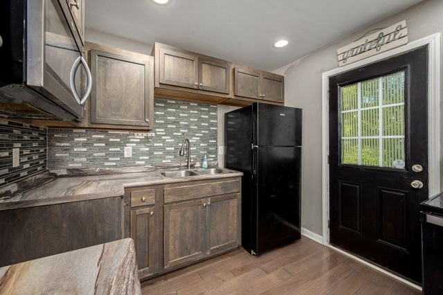 202 S COLLINS STREET, Tullahoma, TN 37388