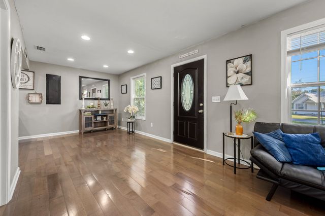 202 S COLLINS STREET, Tullahoma, TN 37388