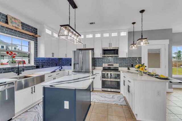 7390 San Ramon Dr, Milton, FL 32583