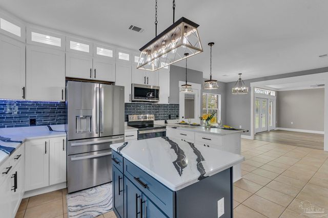 7390 San Ramon Dr, Milton, FL 32583