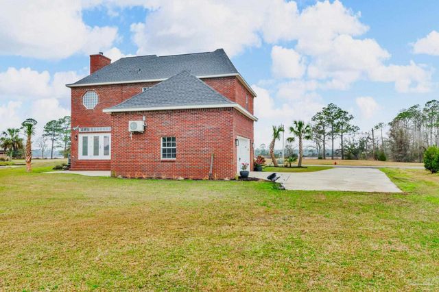 7390 San Ramon Dr, Milton, FL 32583