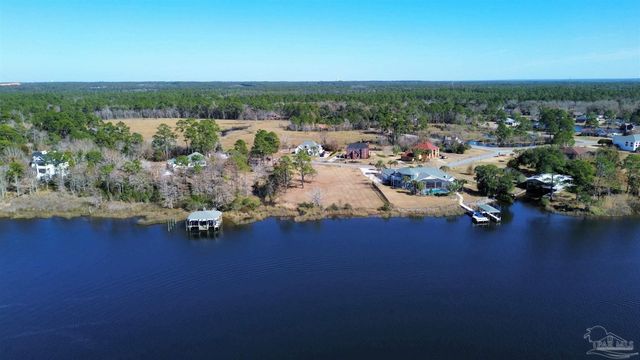 7390 San Ramon Dr, Milton, FL 32583