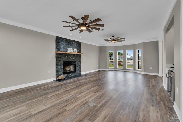 7390 San Ramon Dr, Milton, FL 32583