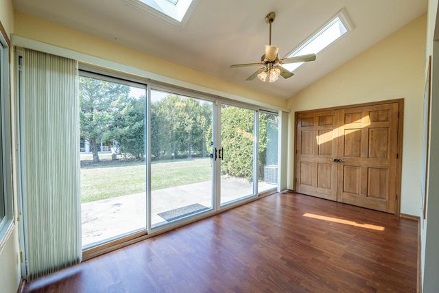 565 Hartford SQUARE, Hartford, WI 53027