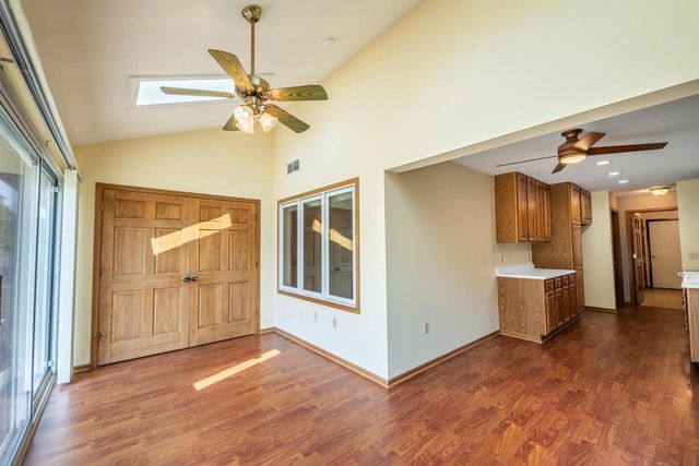 565 Hartford SQUARE, Hartford, WI 53027