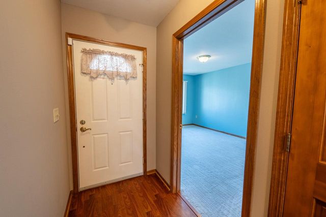 565 Hartford SQUARE, Hartford, WI 53027