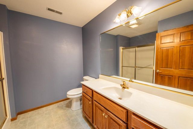 565 Hartford SQUARE, Hartford, WI 53027