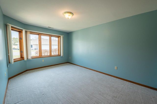 565 Hartford SQUARE, Hartford, WI 53027